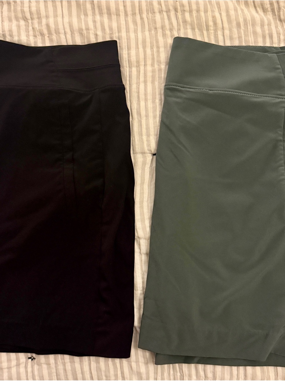 Womenโs Athleta Skorts